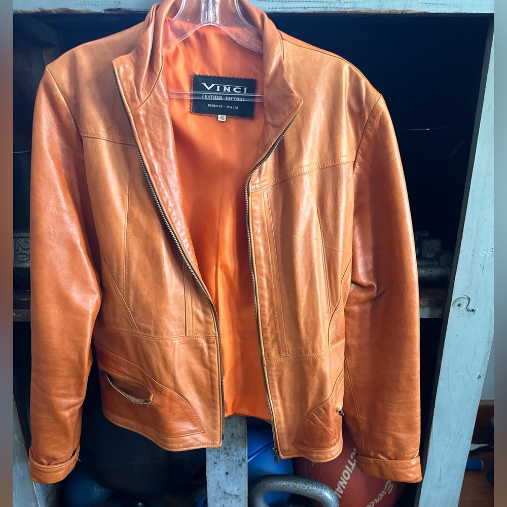 Vinci Leather Factory made in Italy sz 48/M Zip up the front, burnt orange color